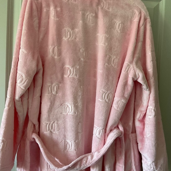 JUICY COUTURE SHAWL COLLAR PLUSH ROBE - Picture 7 of 7